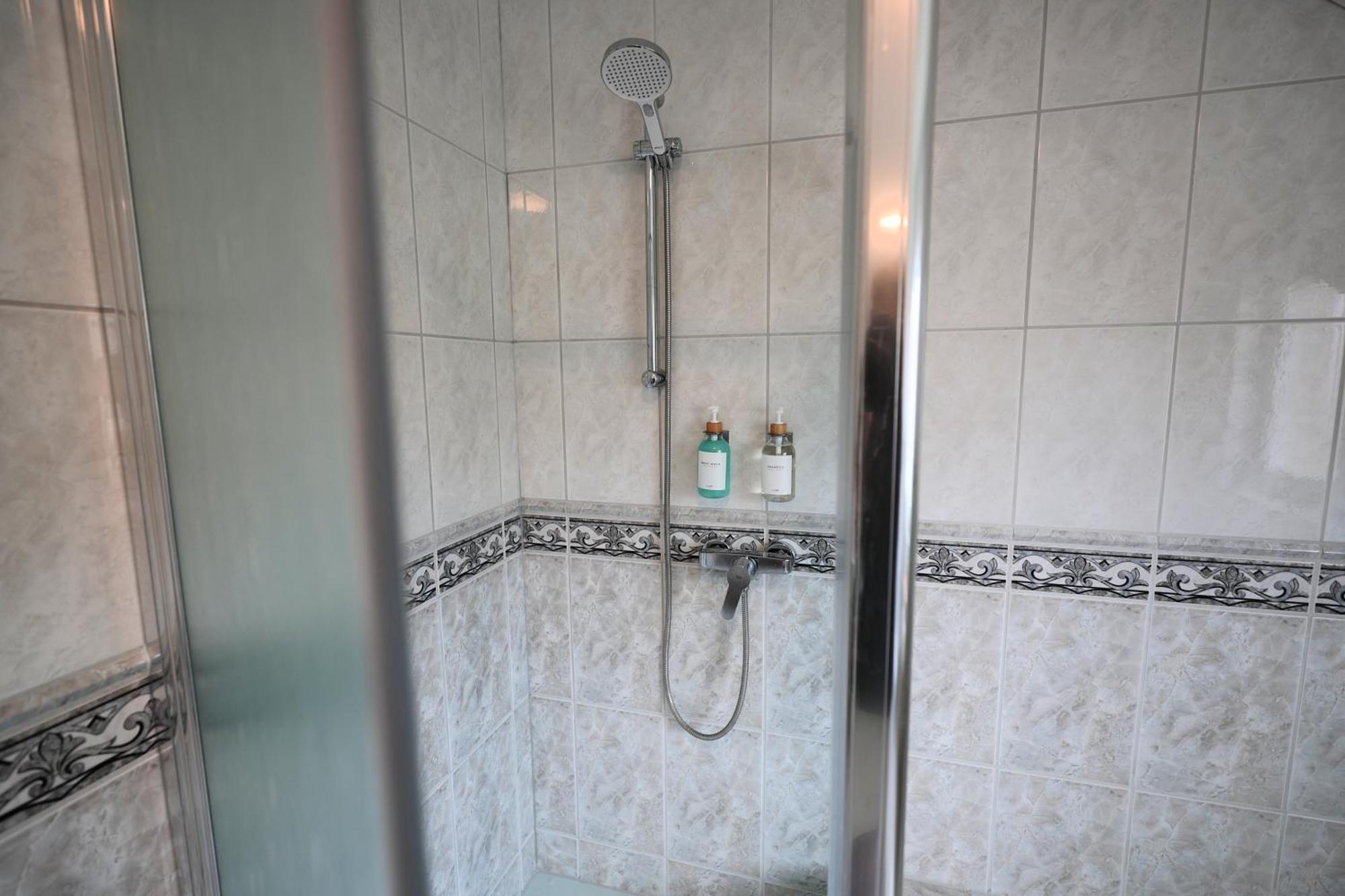 Goldhouse - Sauna, Whirlpool, Switch, Darts & Mehr Andernach Eksteriør billede